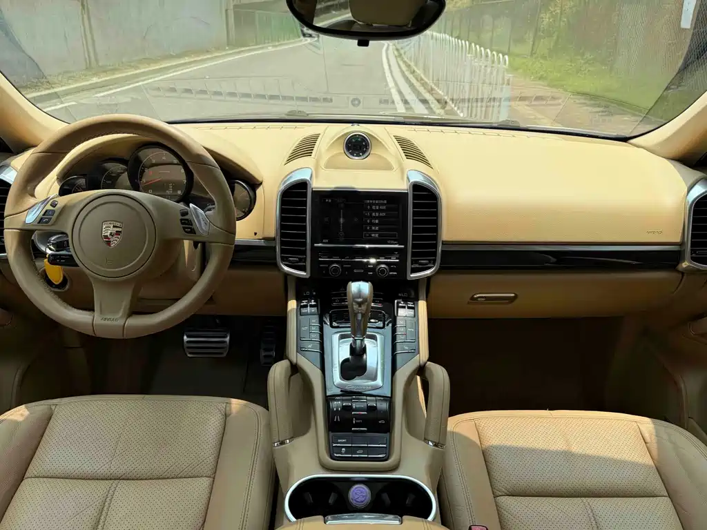 Porsche Cayenne — миниатюра 19