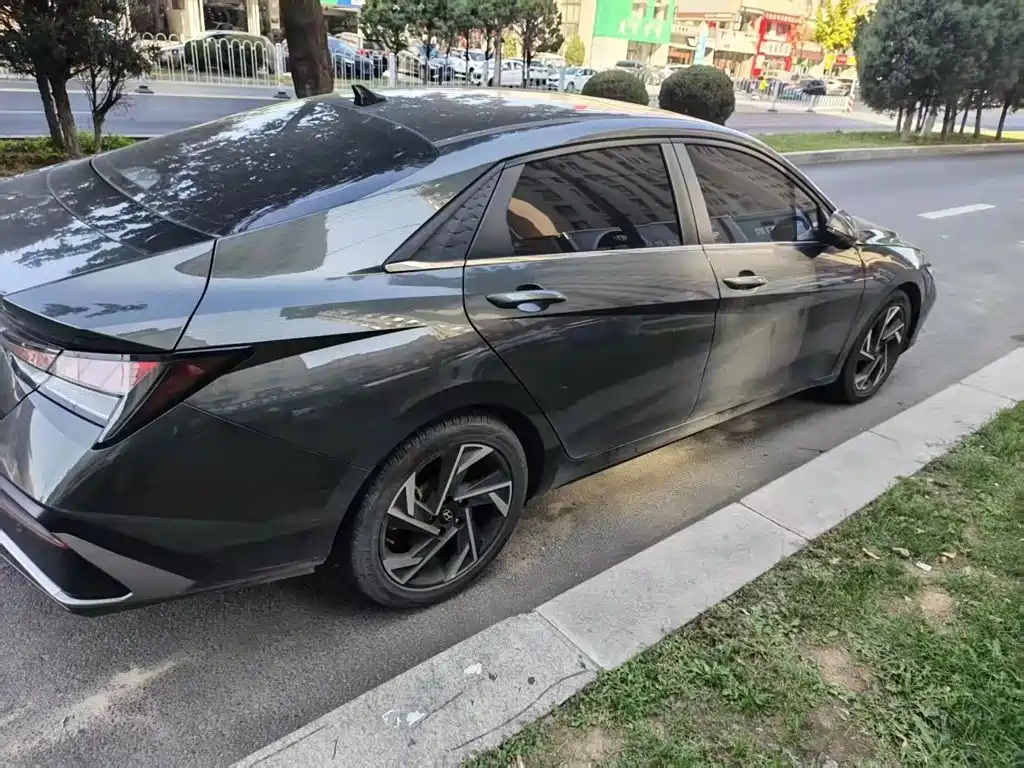 Hyundai Elantra — миниатюра 6