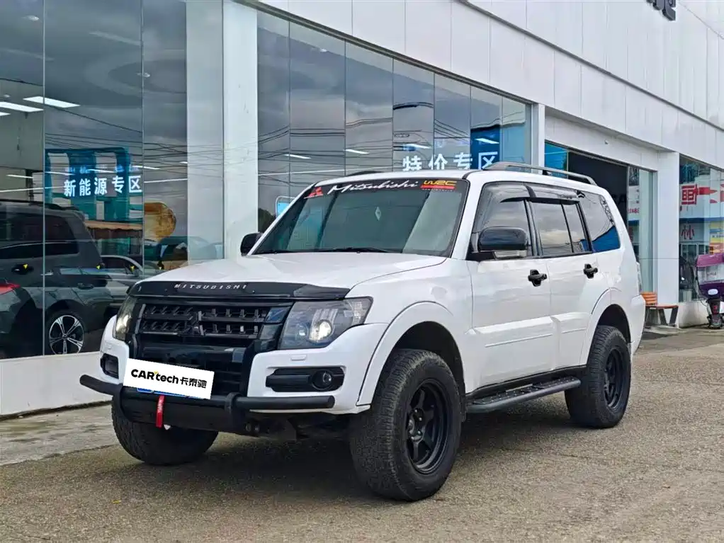 Mitsubishi Pajero (Import) 2012