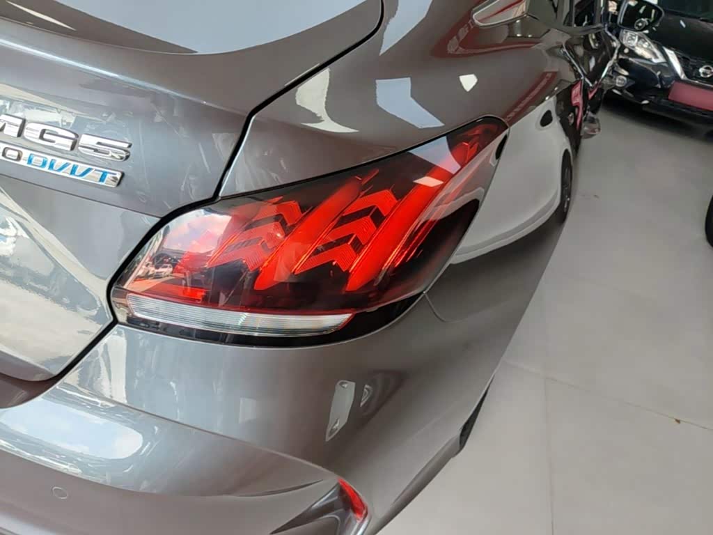 MG MG5 1.5 л 2021 г. Серебристо-серый, пробег 39900 км