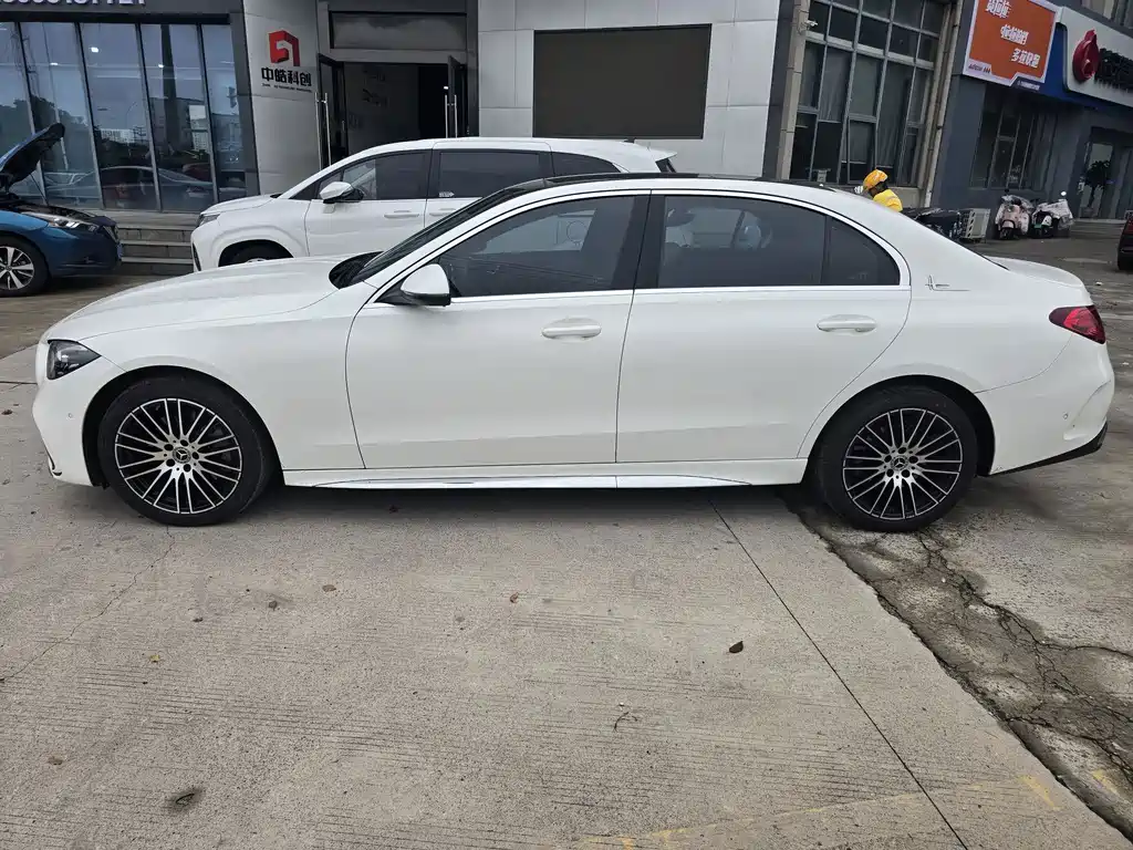 Mercedes-Benz C-Class — миниатюра 3