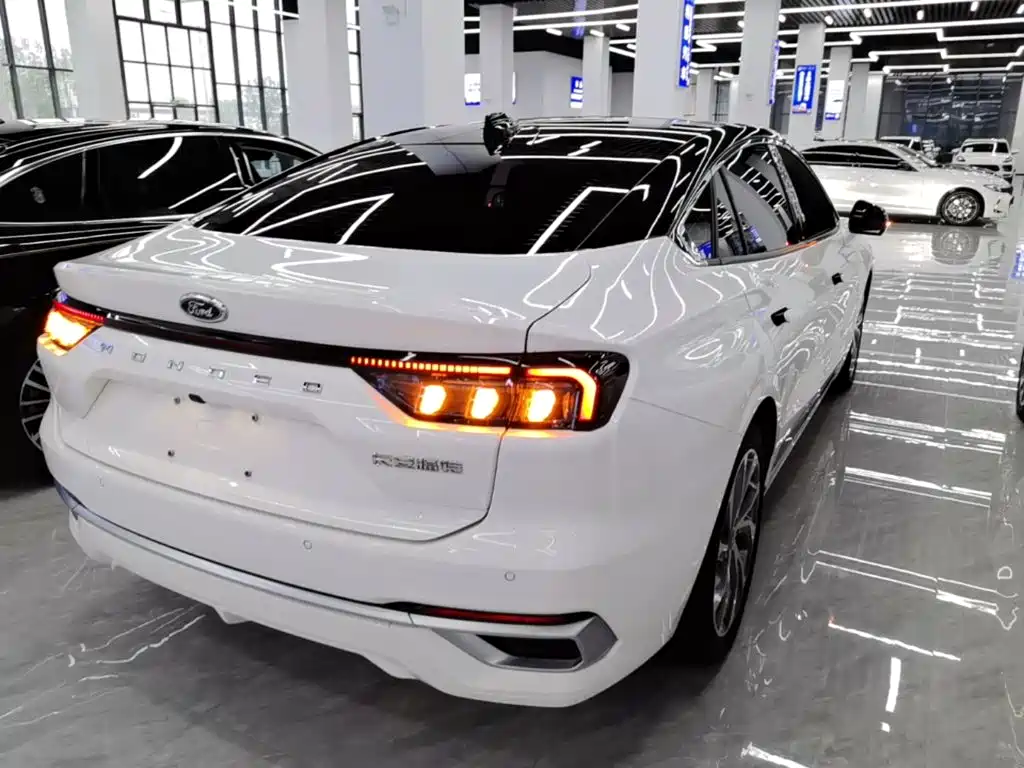 Ford Mondeo — миниатюра 7