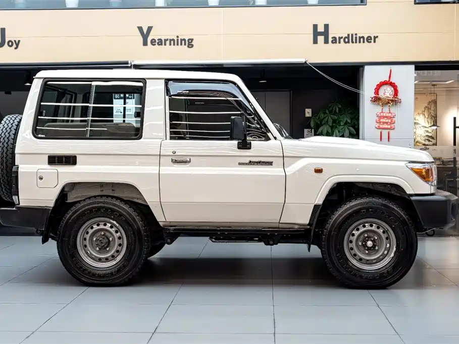Toyota Land Cruiser LC71 2022 4.0L MT
