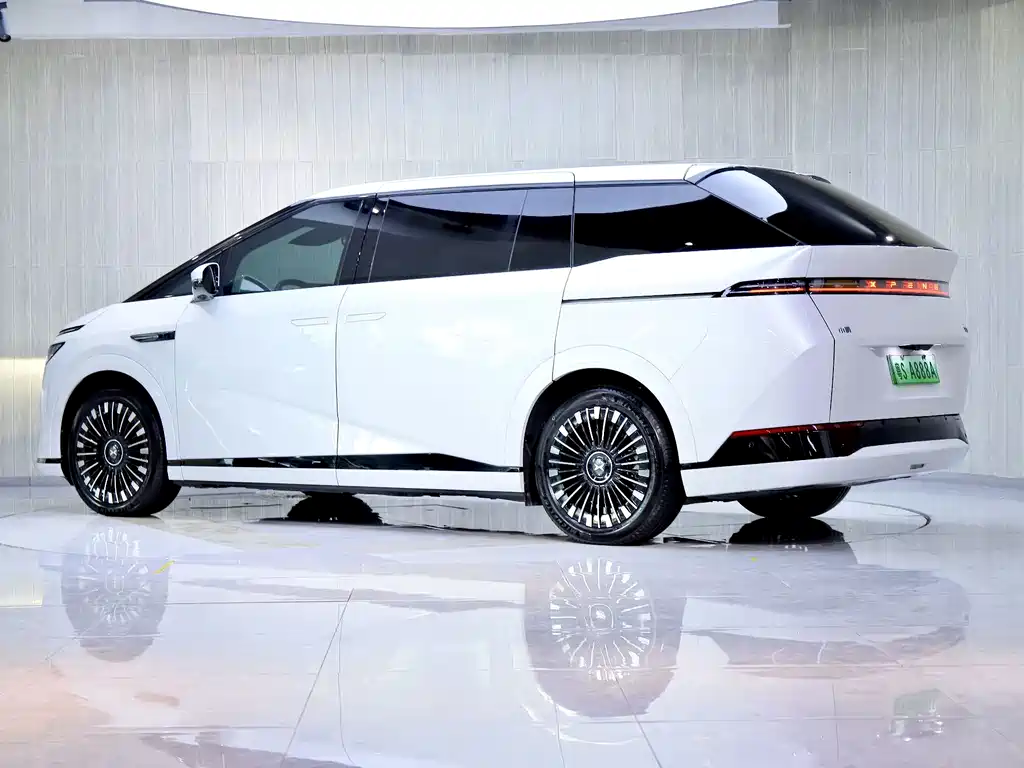 XPeng X9 — миниатюра 5