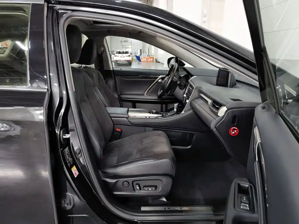 Lexus RX — миниатюра 23