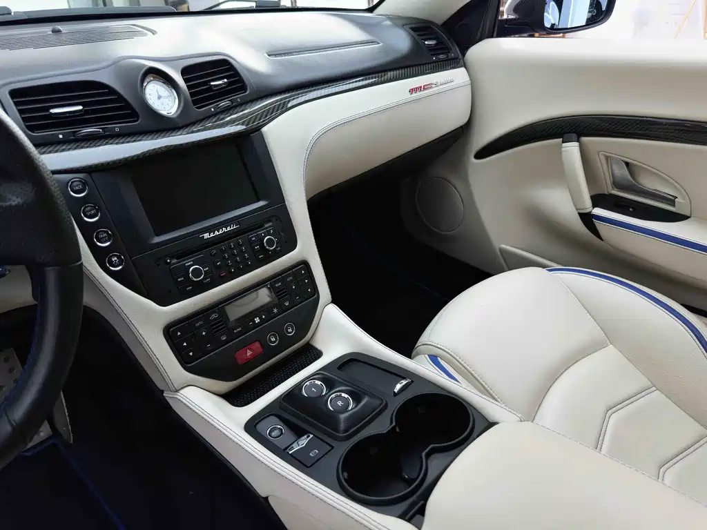 Maserati GranTurismo — миниатюра 24