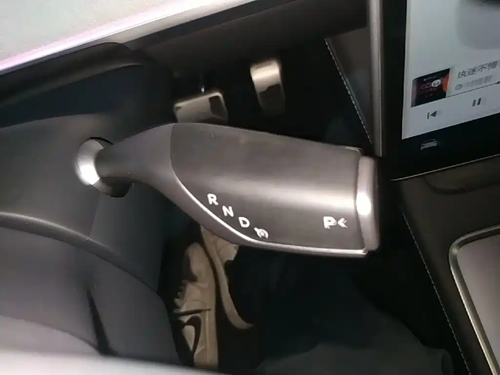 Tesla Model Y — миниатюра 14