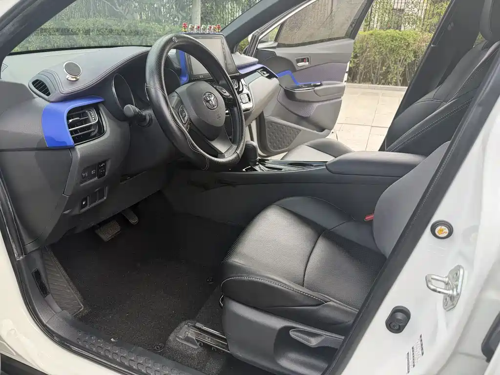 Toyota IZOA — миниатюра 8