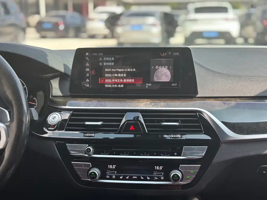 BMW 5 Series — миниатюра 12