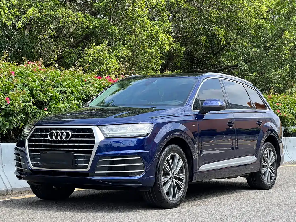 Купить Audi Q7