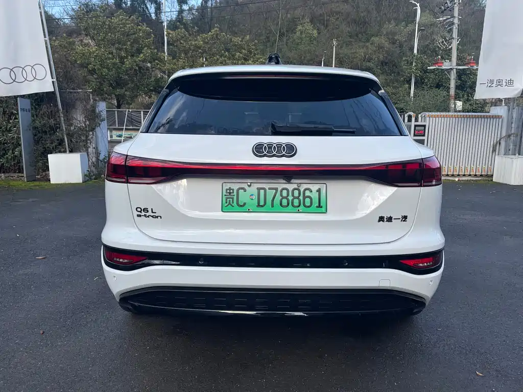 AUDI Q6L E TRON