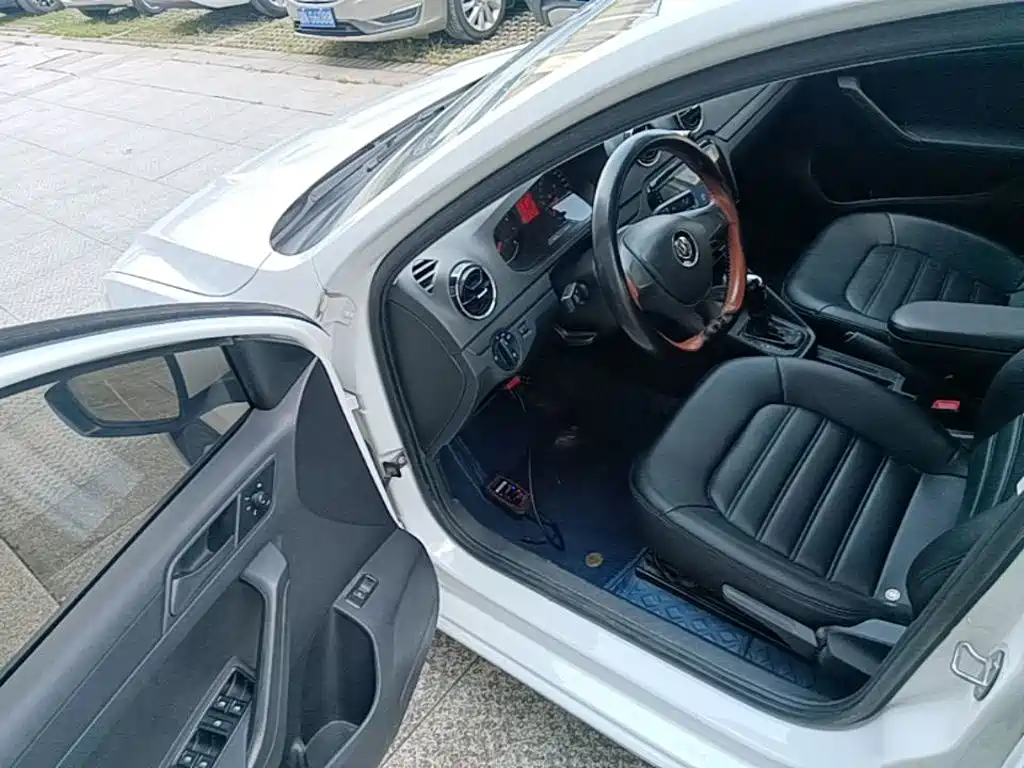 Volkswagen Jetta — миниатюра 16