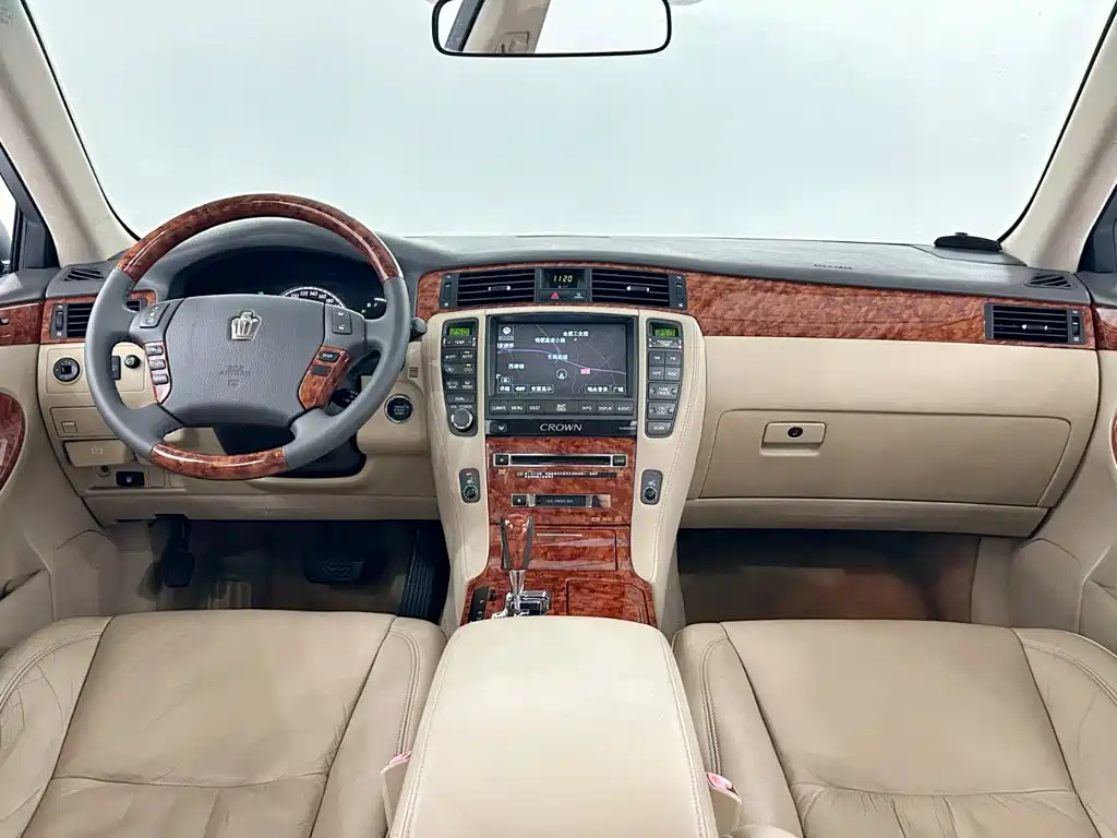 Toyota Crown — миниатюра 12