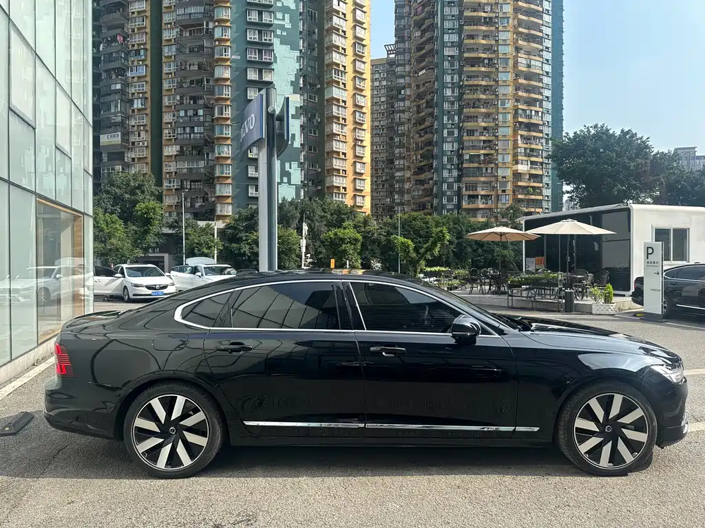 Volvo S90 2024 Luxury