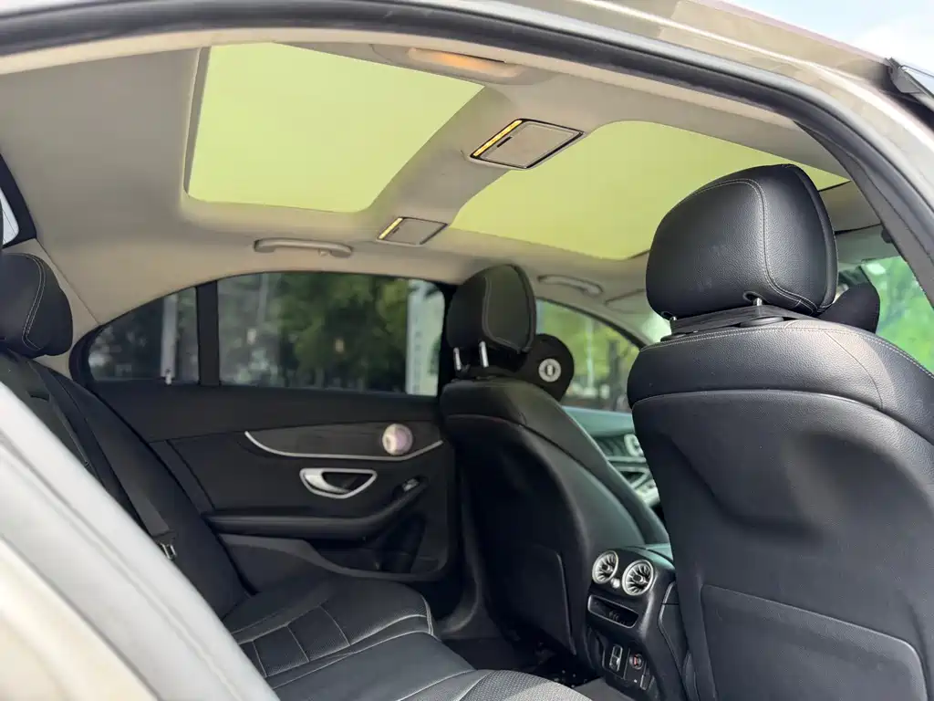 Mercedes-Benz C-Class — миниатюра 12