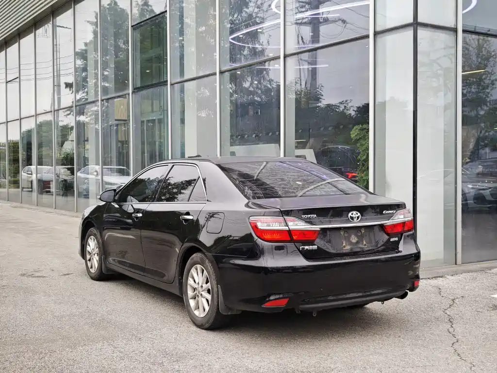 Toyota Camry — миниатюра 4