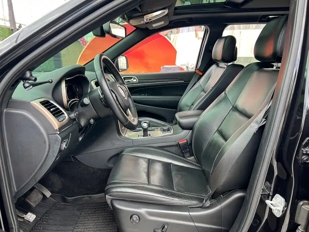 Jeep Grand Cherokee (Import) — миниатюра 10