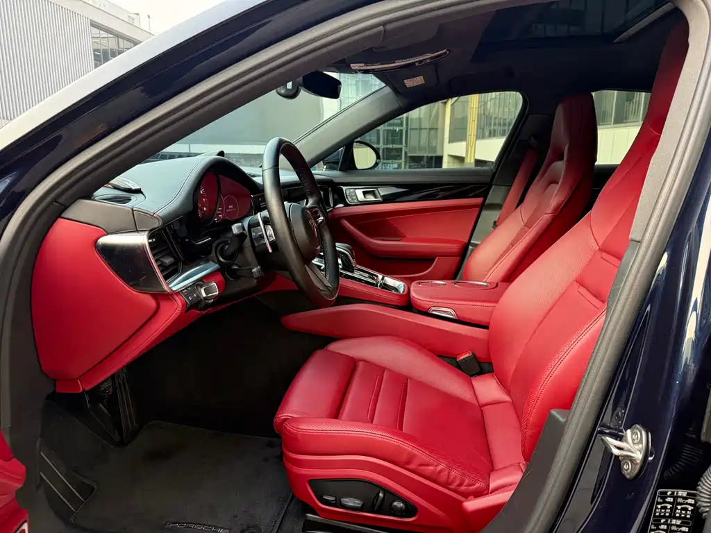 PORSCHE PANAMERA