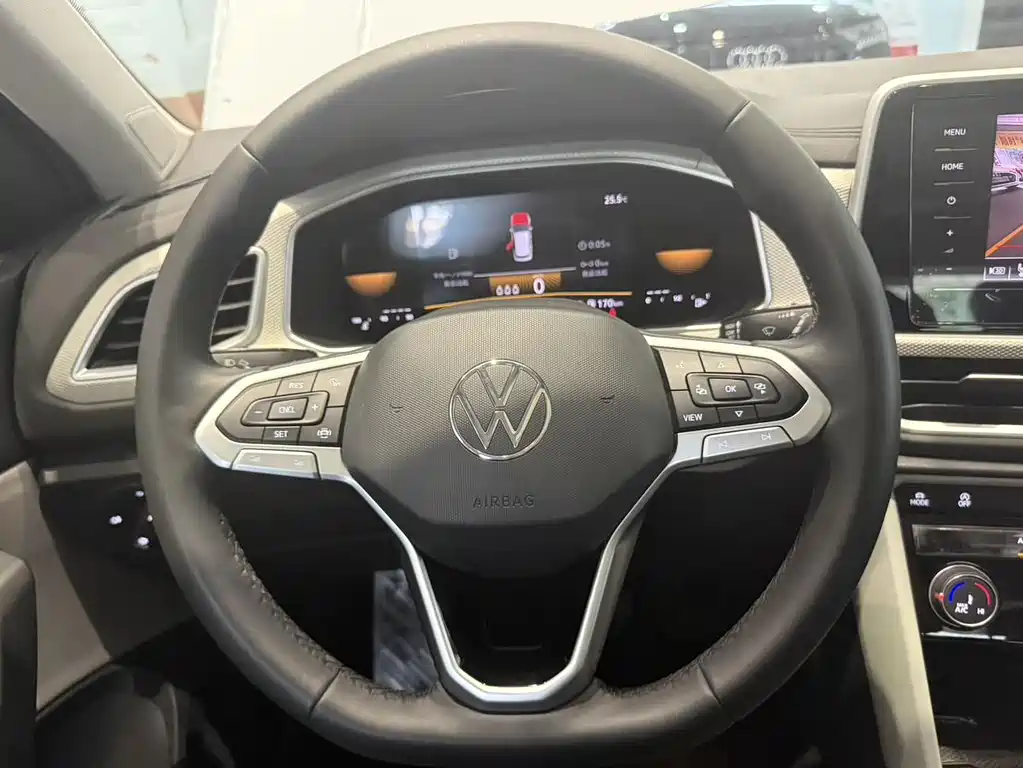 Volkswagen T-Roc — миниатюра 12