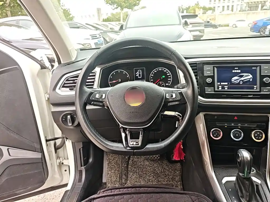 Volkswagen T-Roc — миниатюра 11