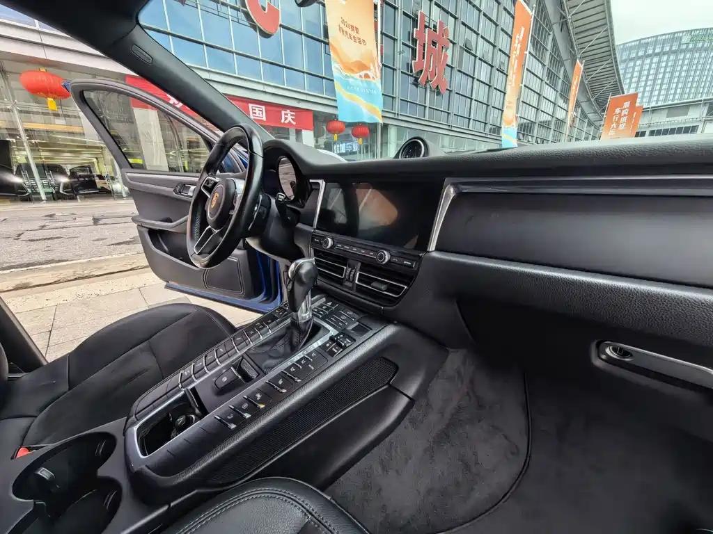 Porsche Macan — миниатюра 8