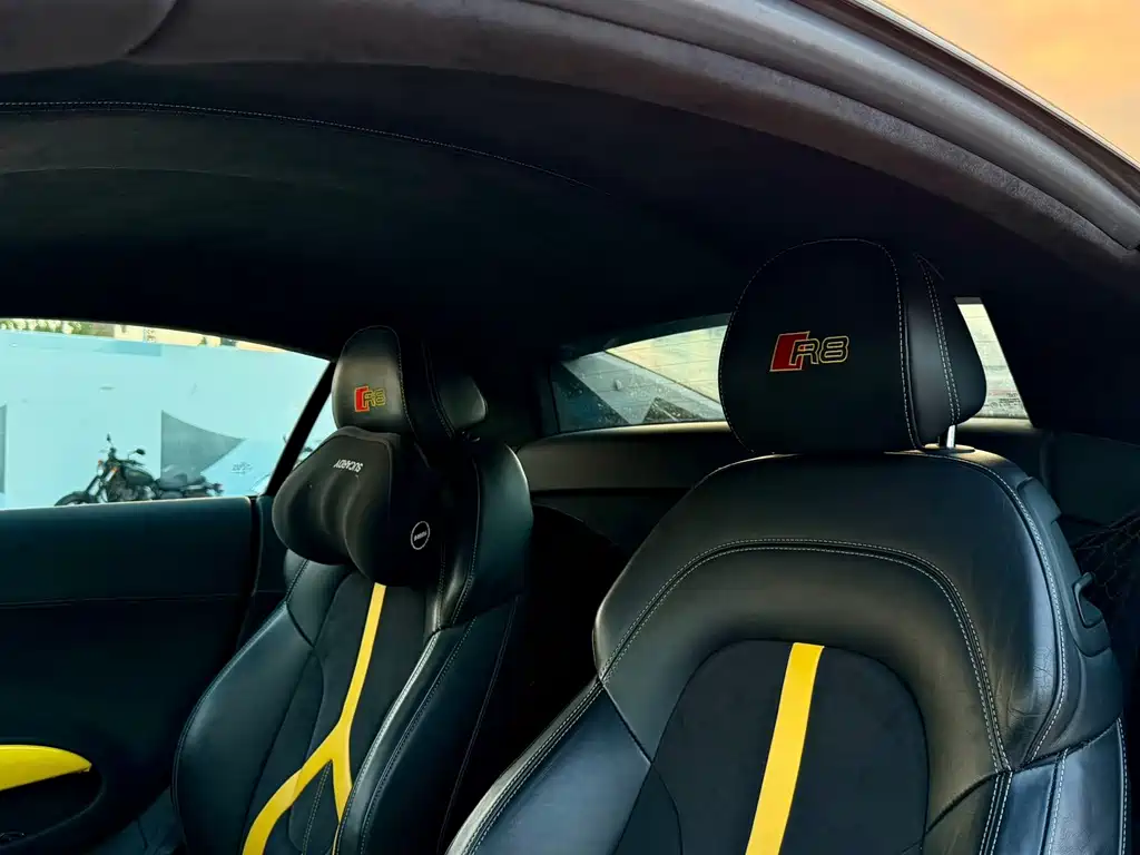 Audi R8 — миниатюра 6