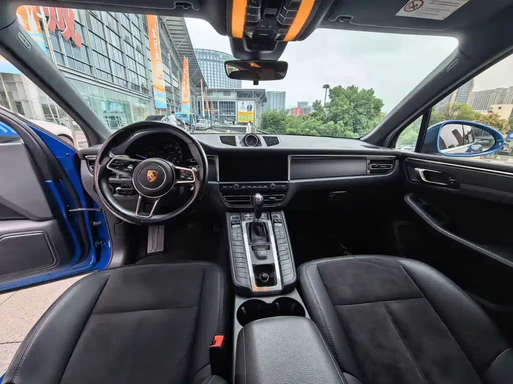 Porsche Macan — миниатюра 6