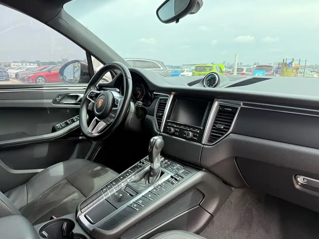 Porsche Macan — миниатюра 15