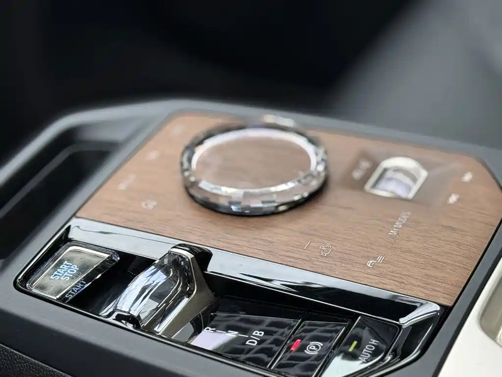 BMW iX — миниатюра 11