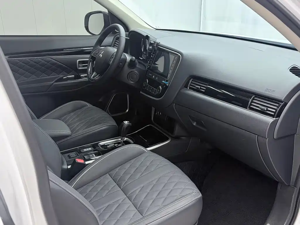 Mitsubishi Outlander — миниатюра 17