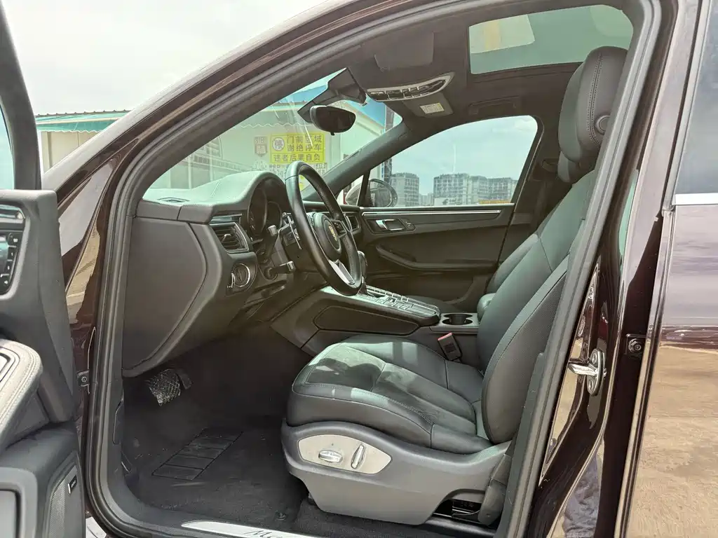 Porsche Macan — миниатюра 6
