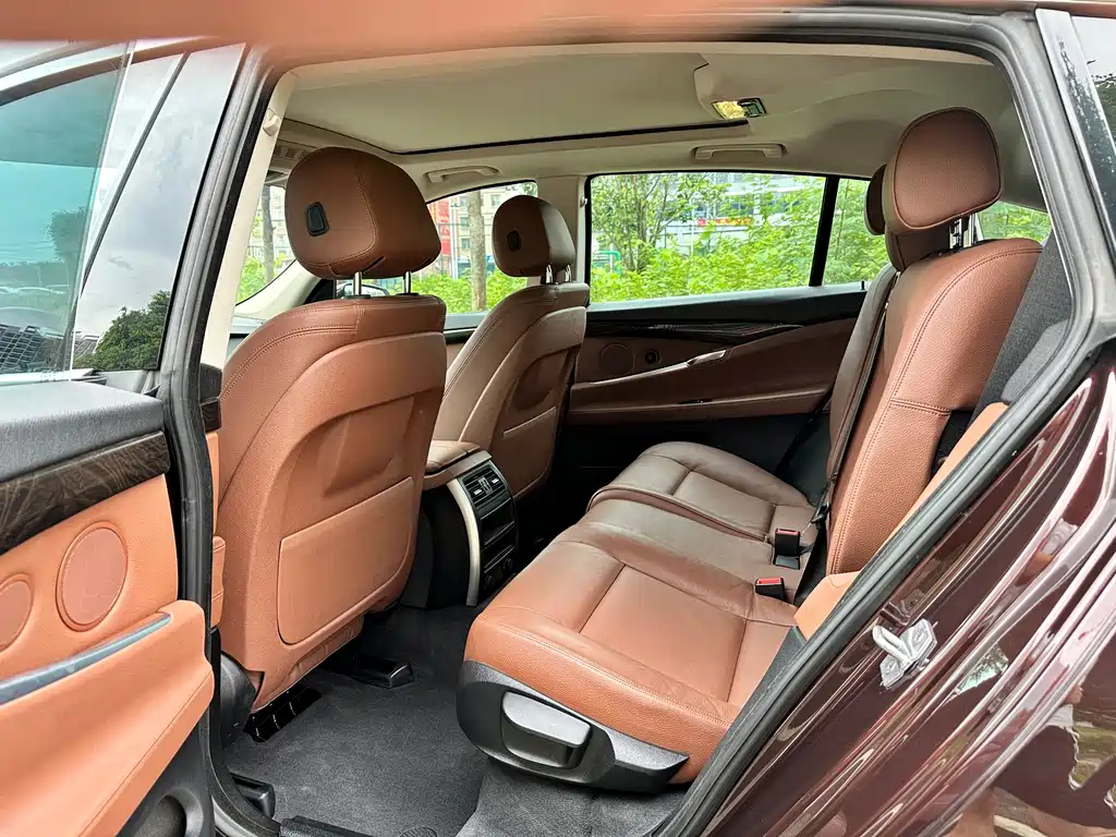 BMW 5 Series GT — миниатюра 8