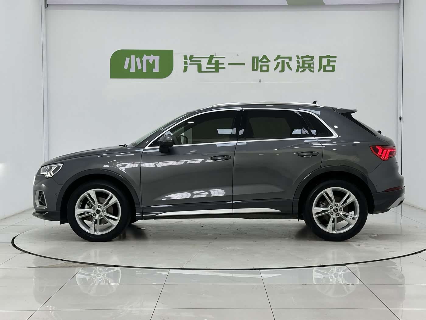 Audi Q3 1.4 л 2023 г. Серебристо-серый, пробег 19000 км