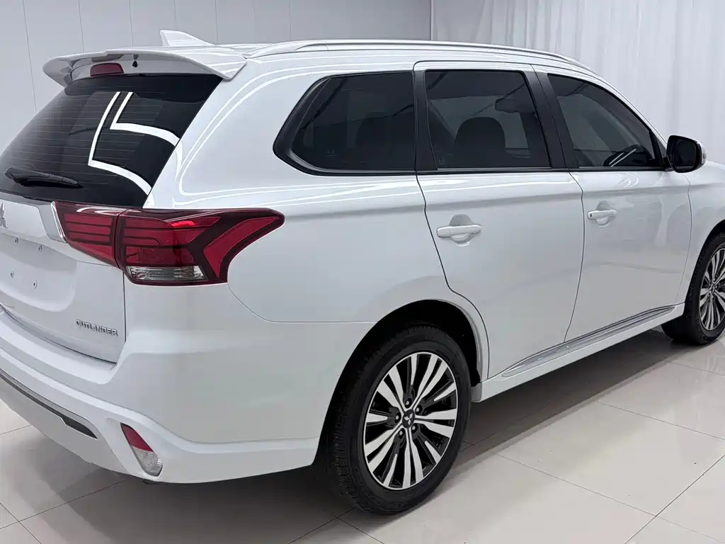 Mitsubishi Outlander — миниатюра 4