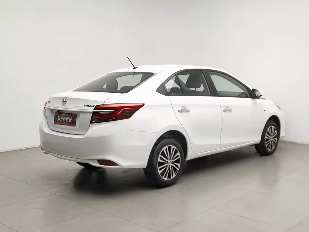 Toyota Vios 1.5 л 2023 г. Белый, пробег 46400 км