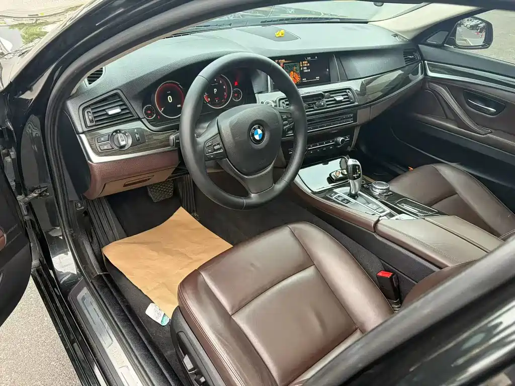 BMW 5 Series — миниатюра 4