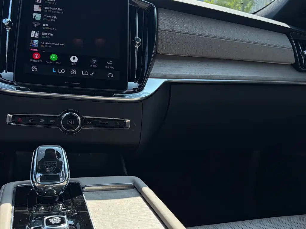 Volvo XC90 PHEV — миниатюра 12