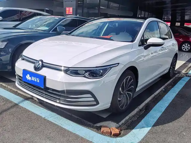 VOLKSWAGEN GOLF 2022