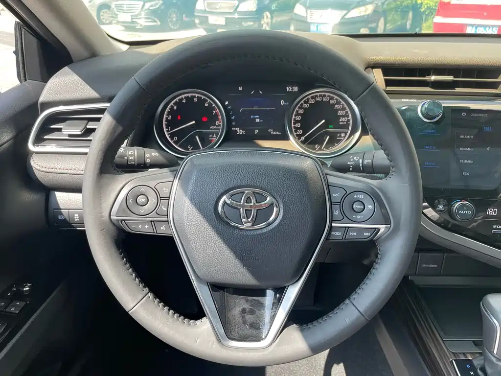 Toyota Camry — миниатюра 17