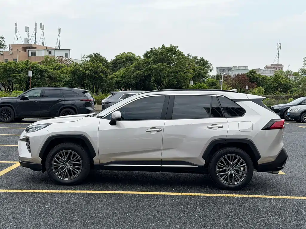 Toyota Wildlander — миниатюра 3