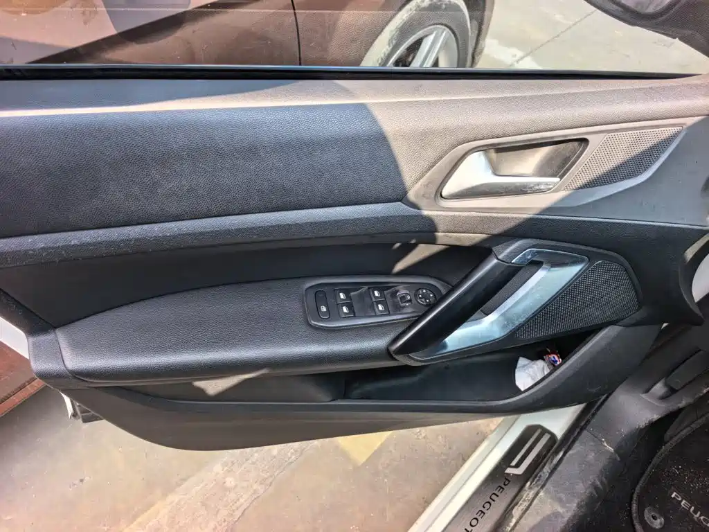 Peugeot 408 — миниатюра 7