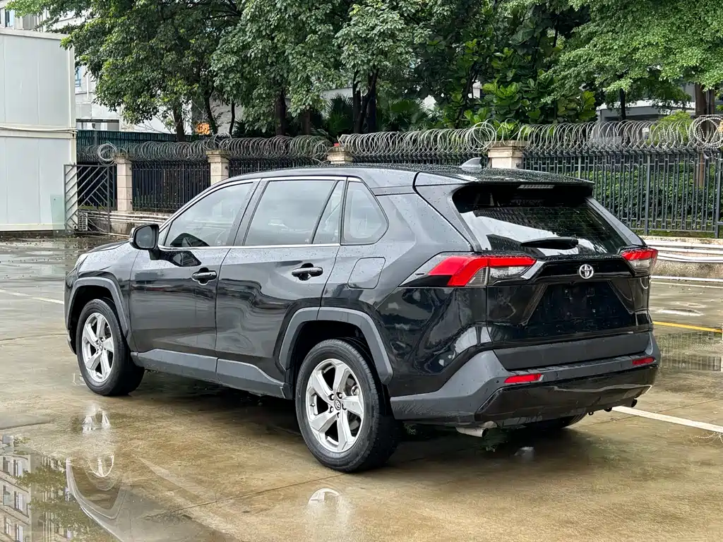 Toyota RAV4 2023 2.0L CVT Plus