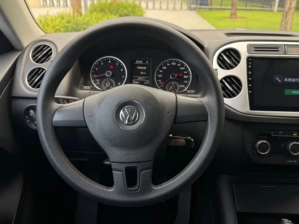 Volkswagen Tiguan - фото 4
