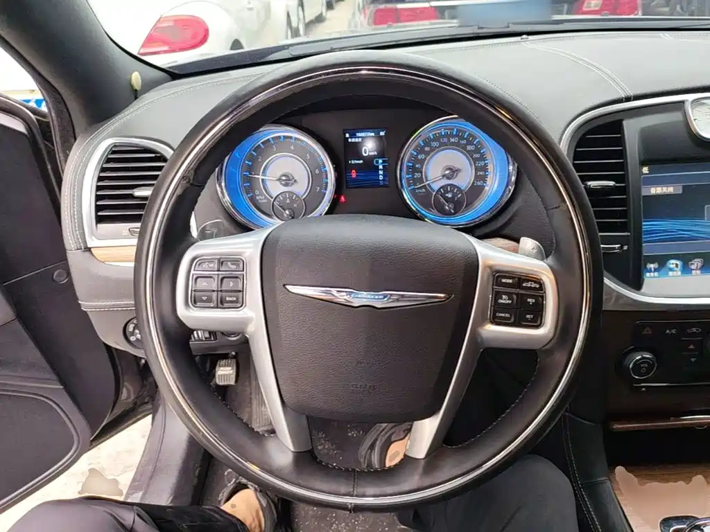 Chrysler 300C — миниатюра 11