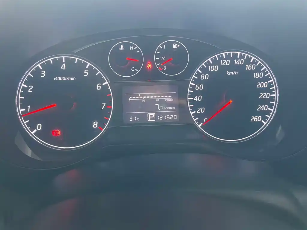 Nissan Tiida — миниатюра 10