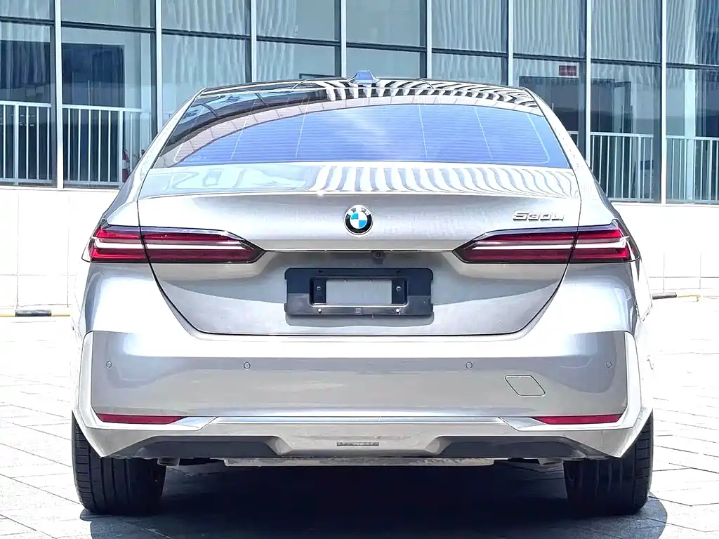 BMW 5 Series — миниатюра 13