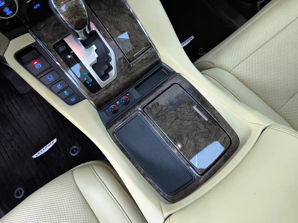 Toyota Vellfire 2019 2.5L HV Luxury