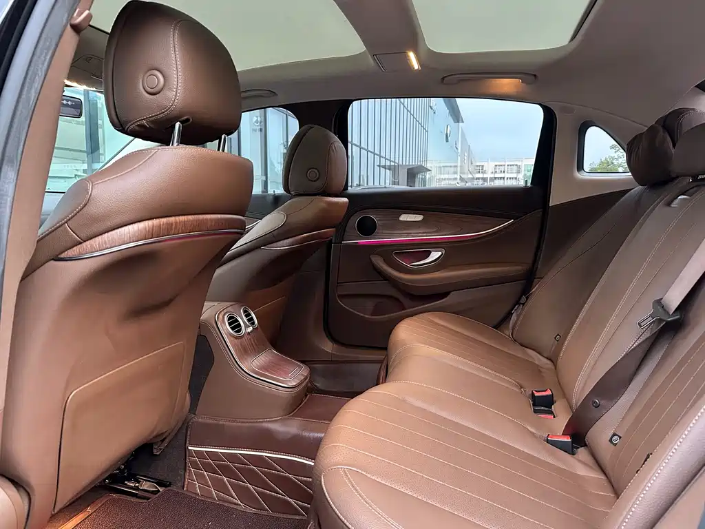 Mercedes-Benz E-Class — миниатюра 8