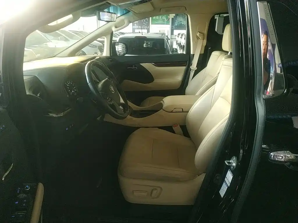 Toyota Alphard 2021 2.5L Luxury