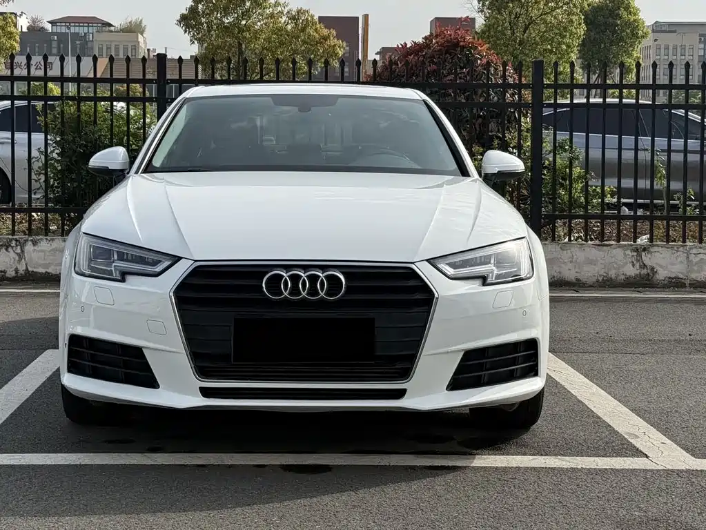 Audi A4L 2017 40 TFSI Fashion